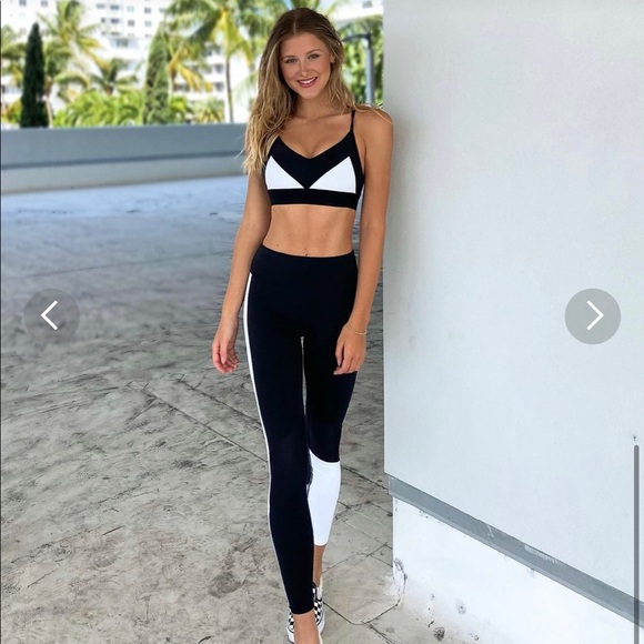 $230 Alala Matching Set: Reef Leggings + Reef Bra Small Black + White - Picture 14 of 16